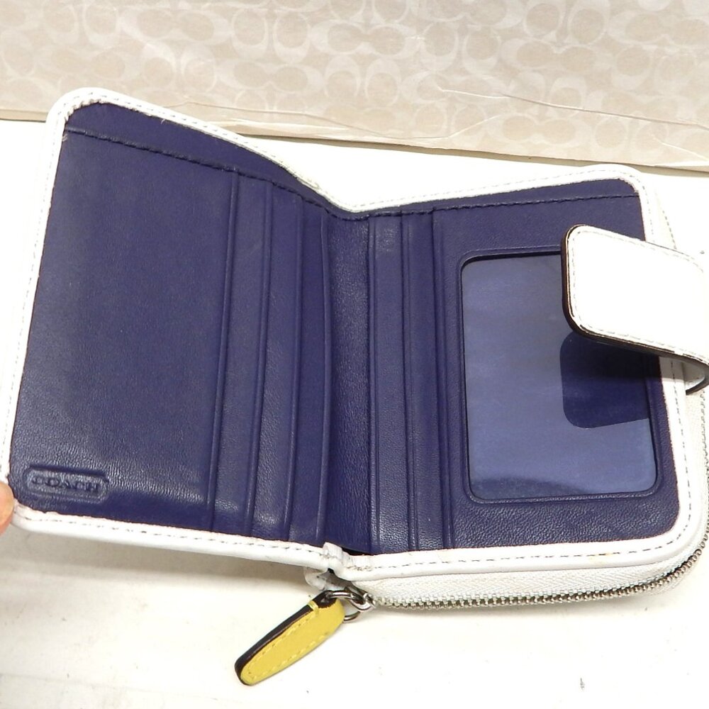 Coach Folded Wallet - Picture 4 of 9